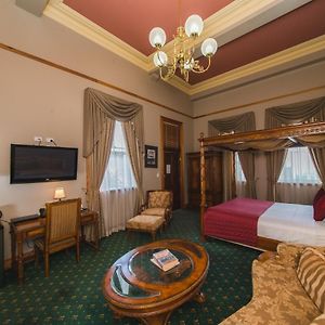 Deluxe King Suite Spa Bath
